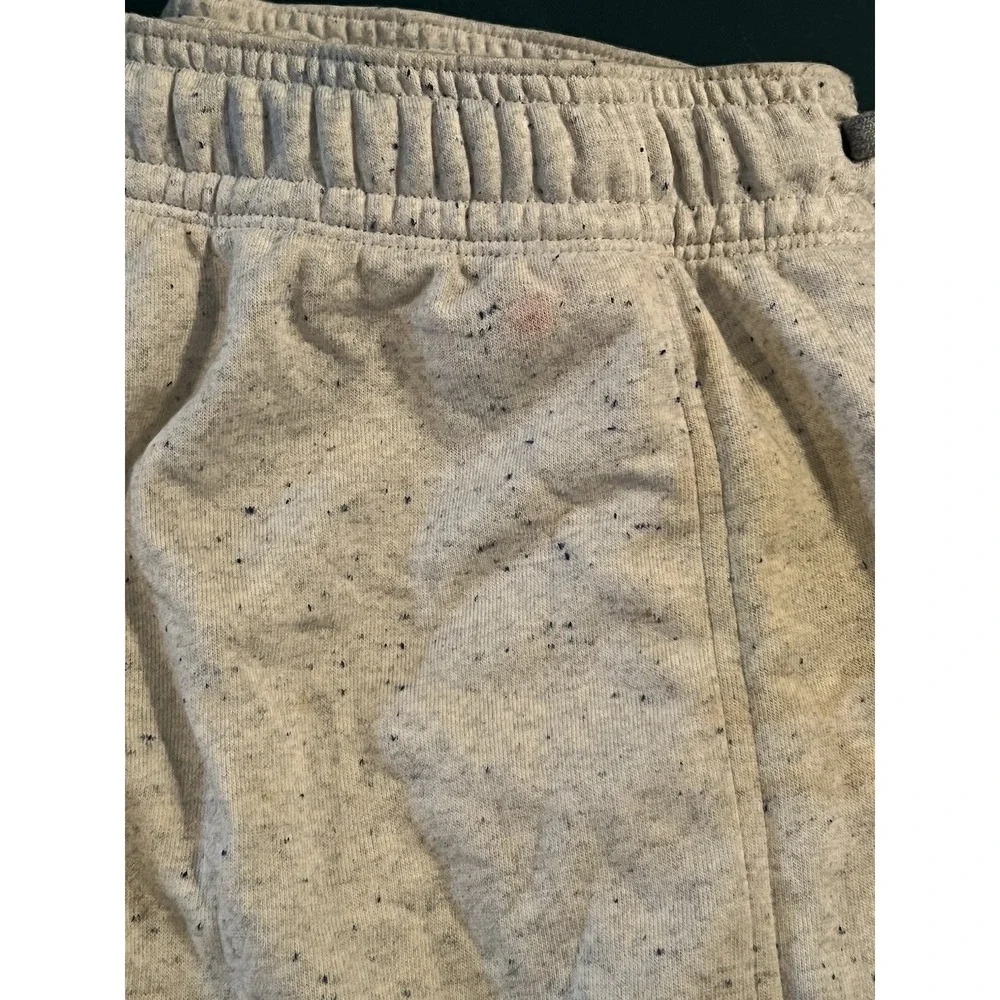 NWT Nike Yoga Training‎ Sweatpants Has Pink Stain Marks Size Large Gray